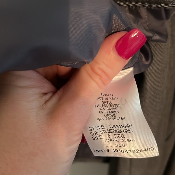 Chaps boys gray suit - size 8. - Picture 3 of 8